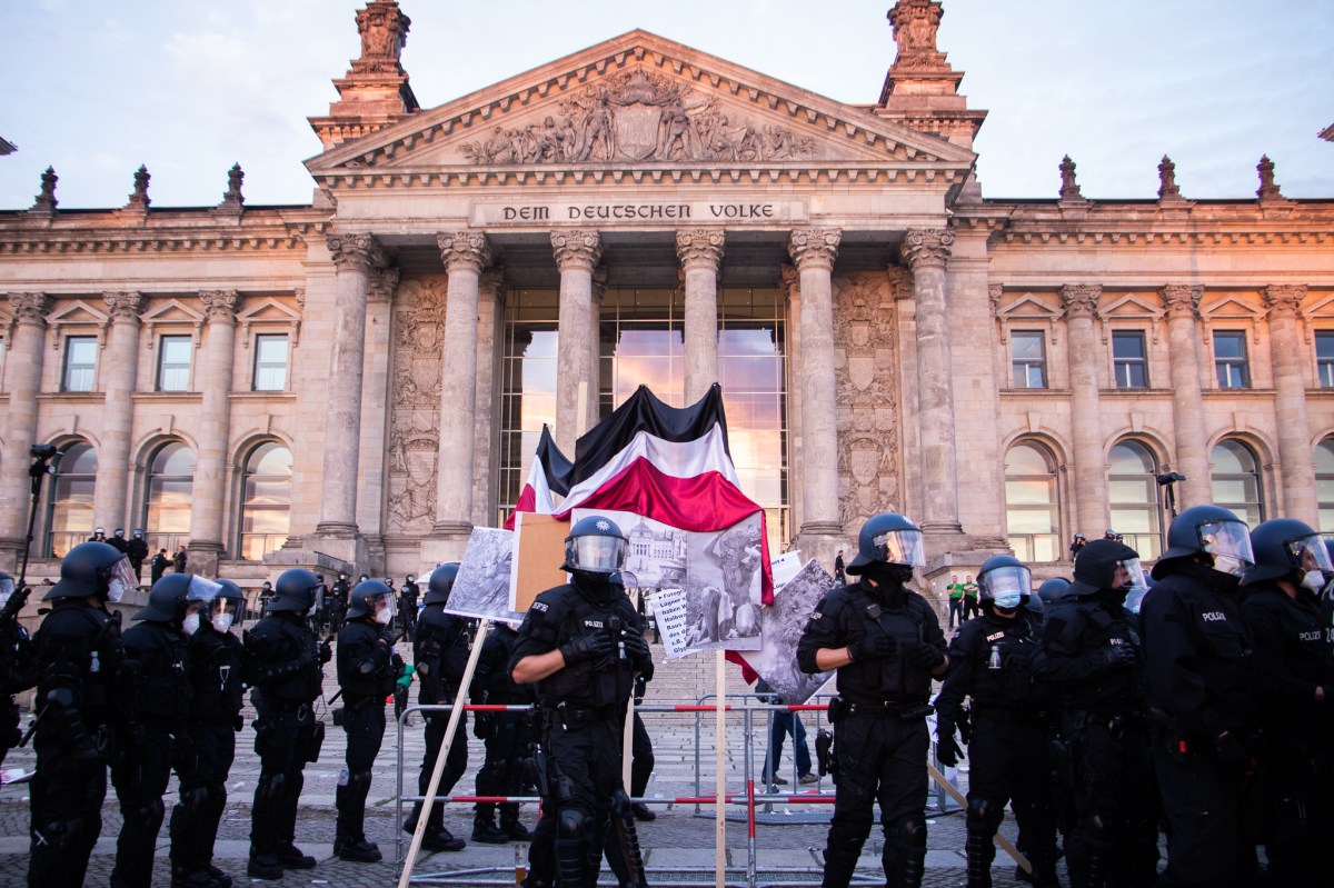 Wieso die „Querdenker“-Bewegung so gefährlich ist und was wir gegen sie tun&nbsp;können